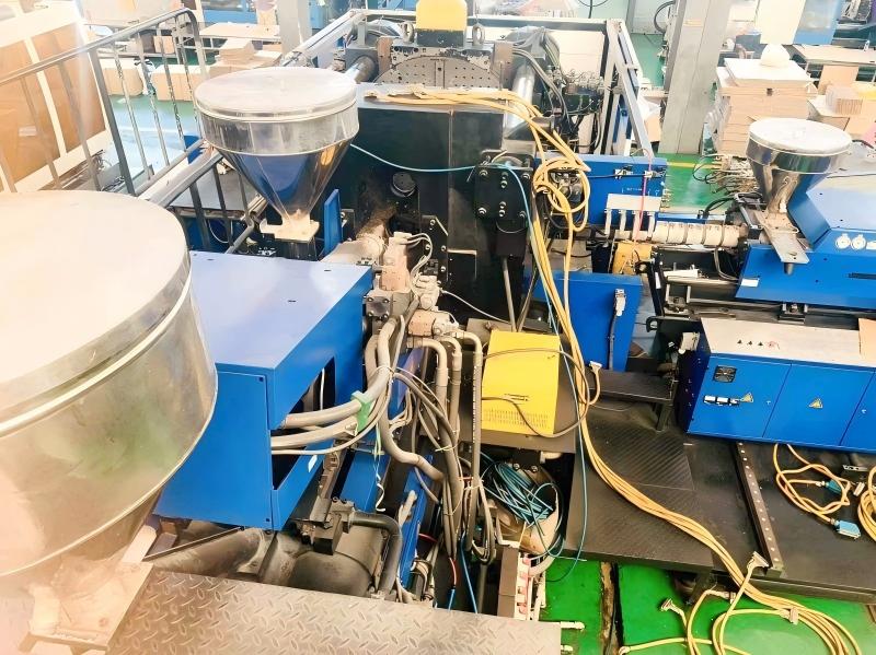 3K injection molding machine for three-color plastic molding