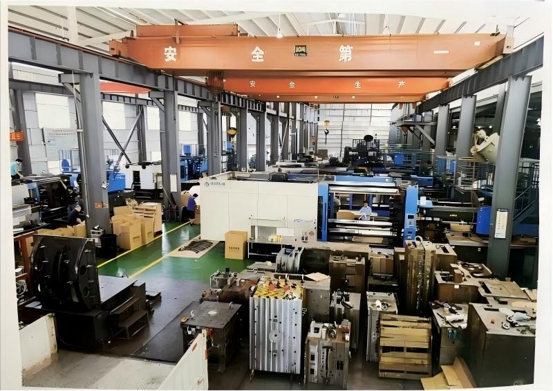 600-ton-injection-molding-machine-equipped-for-gas-assist-injection-molding-production
