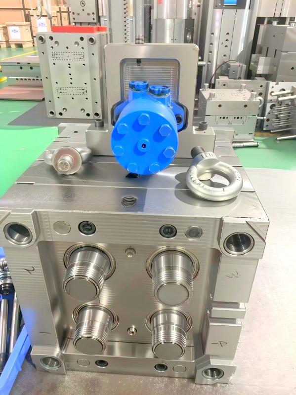 China-unscrewing-mold-customized-tooling-with-automatic-unscrewing-device