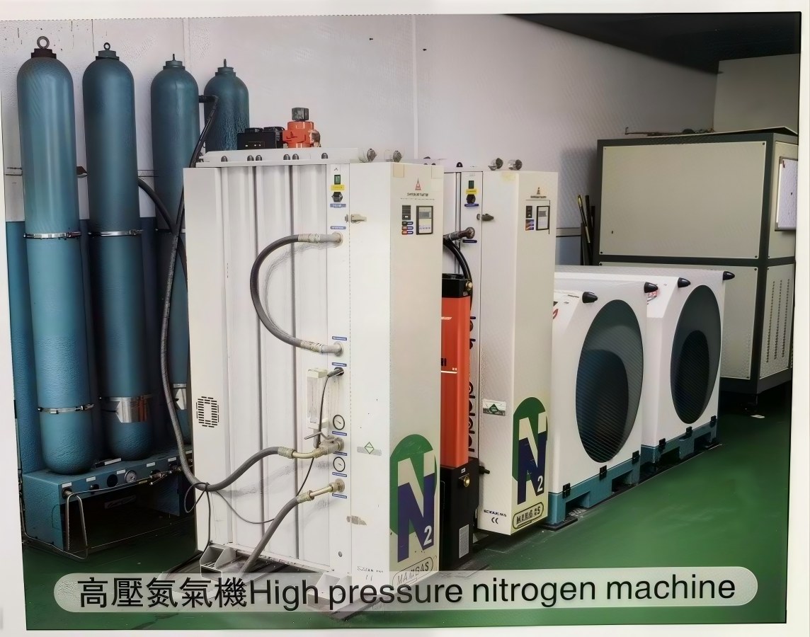 High-pressure-nitrogen-injection-equipment-integrated-with-standard-injection-molding-machine
