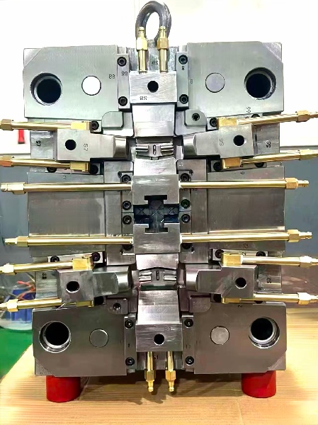 Hot-runner-mold-assembly-for-injection-molding-production.