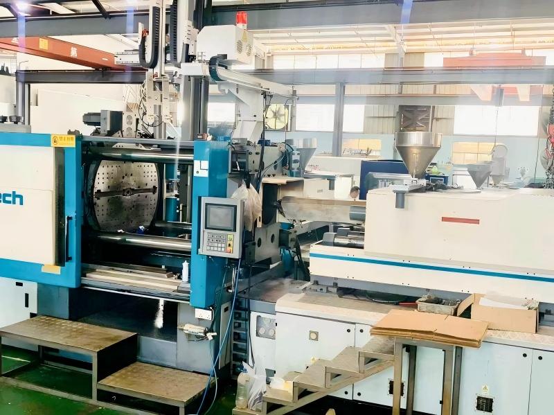 Parallel-Double-shot-molding-machine-with-two-injection-units-and-dual-barrels-ktm