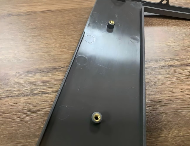 Insert-molding-aerospace-bracket-with-over-molded-brass-threaded-inserts-for-vibration-resistant-fastening