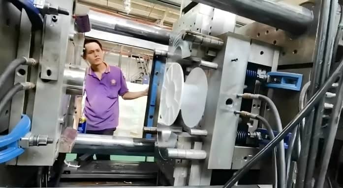 KTM-injection-molding-workshop-with-40-machines-producing-plastic-spool-parts
