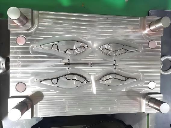 P20-steel-production-mold-for-plastic-fishing-lures-multi-cavity-tooling