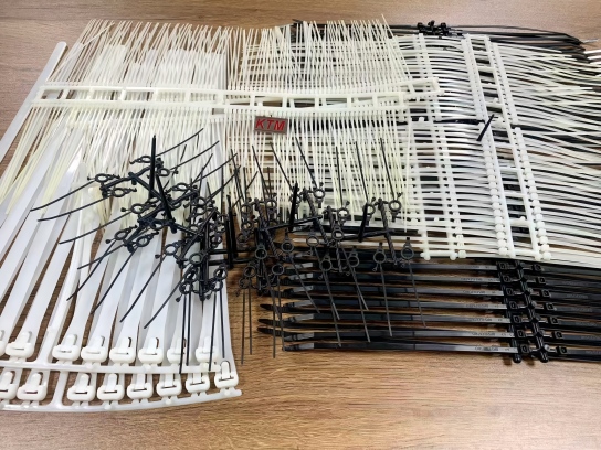 PA66-nylon-cable-ties-molded-parts-in-different-colors