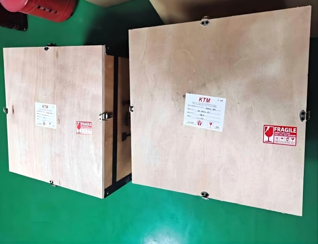 Traceable-automotive-molds-packed-for-export-shipment-after-T-sample-approval.j