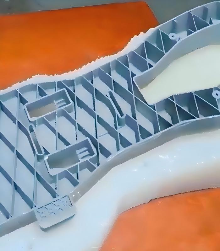 Vacuum-cast-diagnostic-device-housing-with-spray-paint-and-silk-screen-for-low-volume-medical-parts