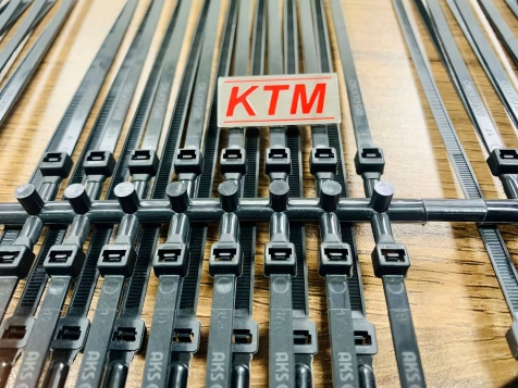 Yudo-hot-runner-system-in-cable-tie-mold-tooling