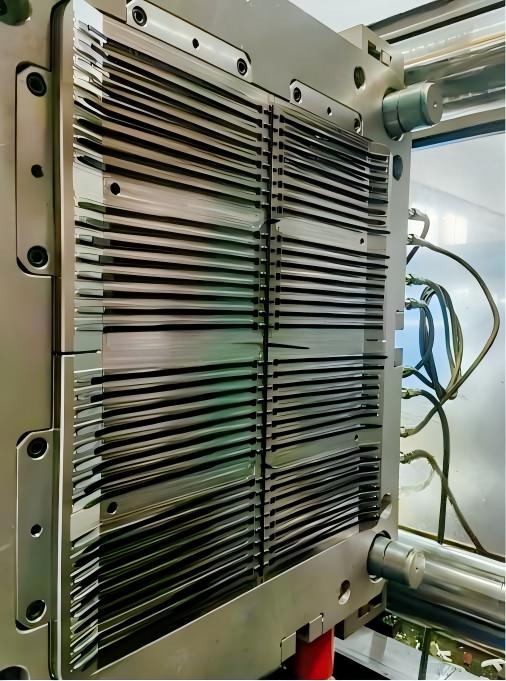 cable-tie-injection-molding-service-workshop-with-320T-machines