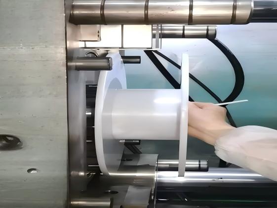 custom-plastic-reel-injection-mold