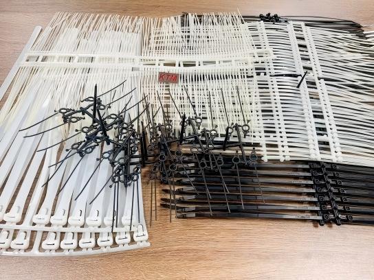 Molded nylon cable ties in different colors