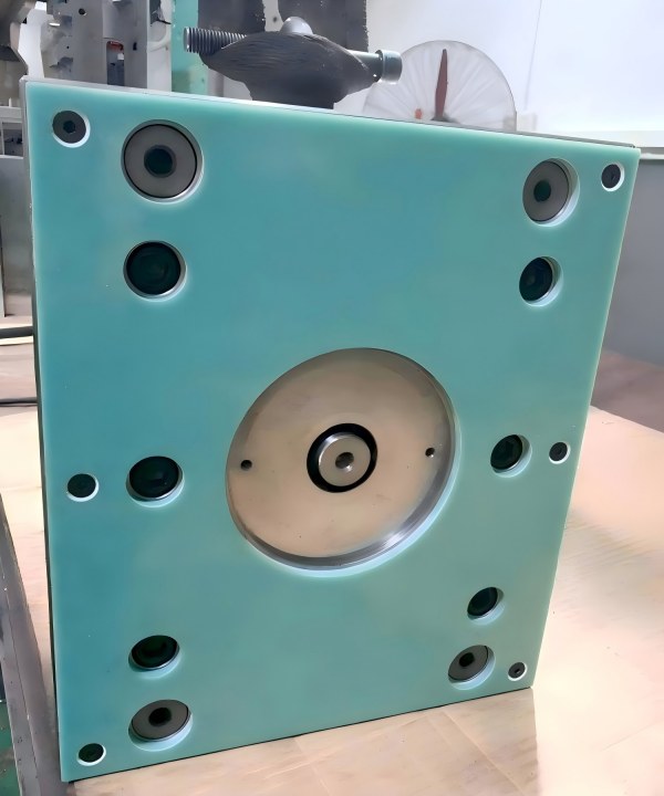 Talk-to-a-mold-engineer-for-custom-injection-molding-DFM-and-transparent-quote